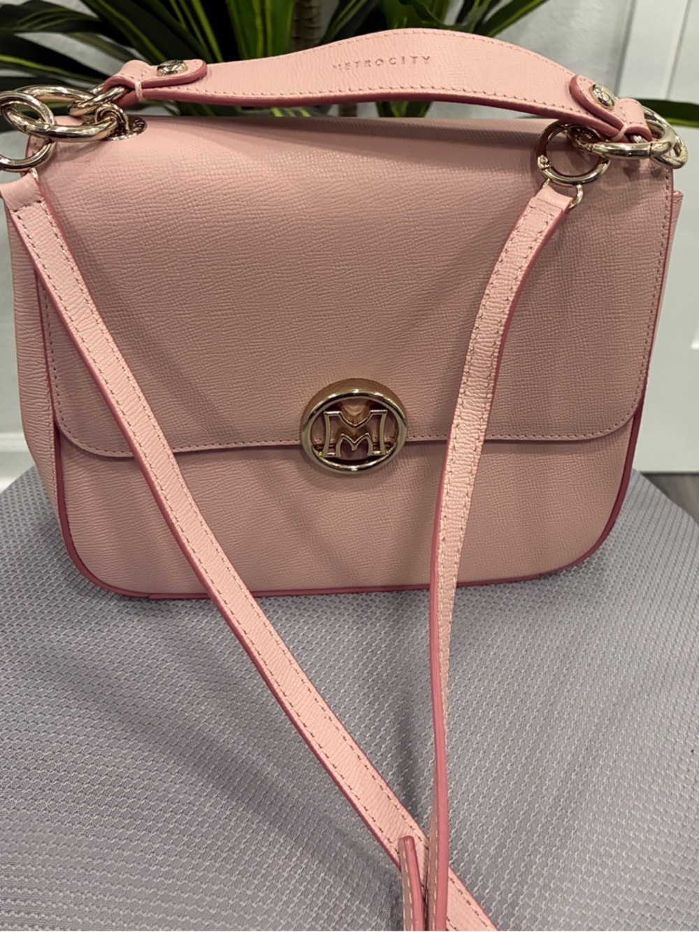 Pink Leather Crossbody Bag Metrocity-used condition